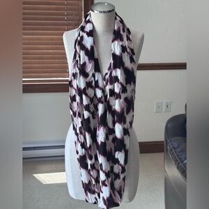 White House Black Market Burgundy and Cream Scarf
